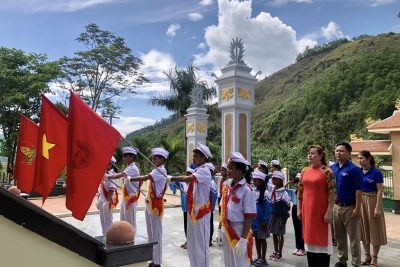 [5.4-03]: Hình ảnh về hoạt động trải nghiệm của học sinh (chăm sóc, viếng hương nghĩa trang liệt sĩ, các hoạt động ngoại khóa, tư vấn hướng nghiệp,…)